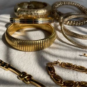 Lot of gold-toned bracelets, varying styles (15+pc)